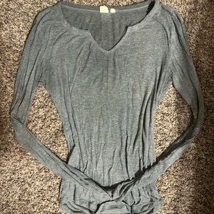 GAP Charcoal Long Sleeve Women's Tee